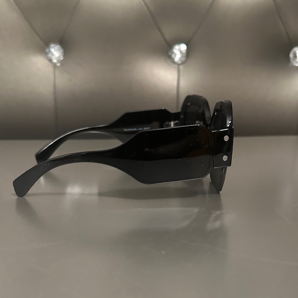 Black Designer Women's Sunglasses - Picture 4 of 5